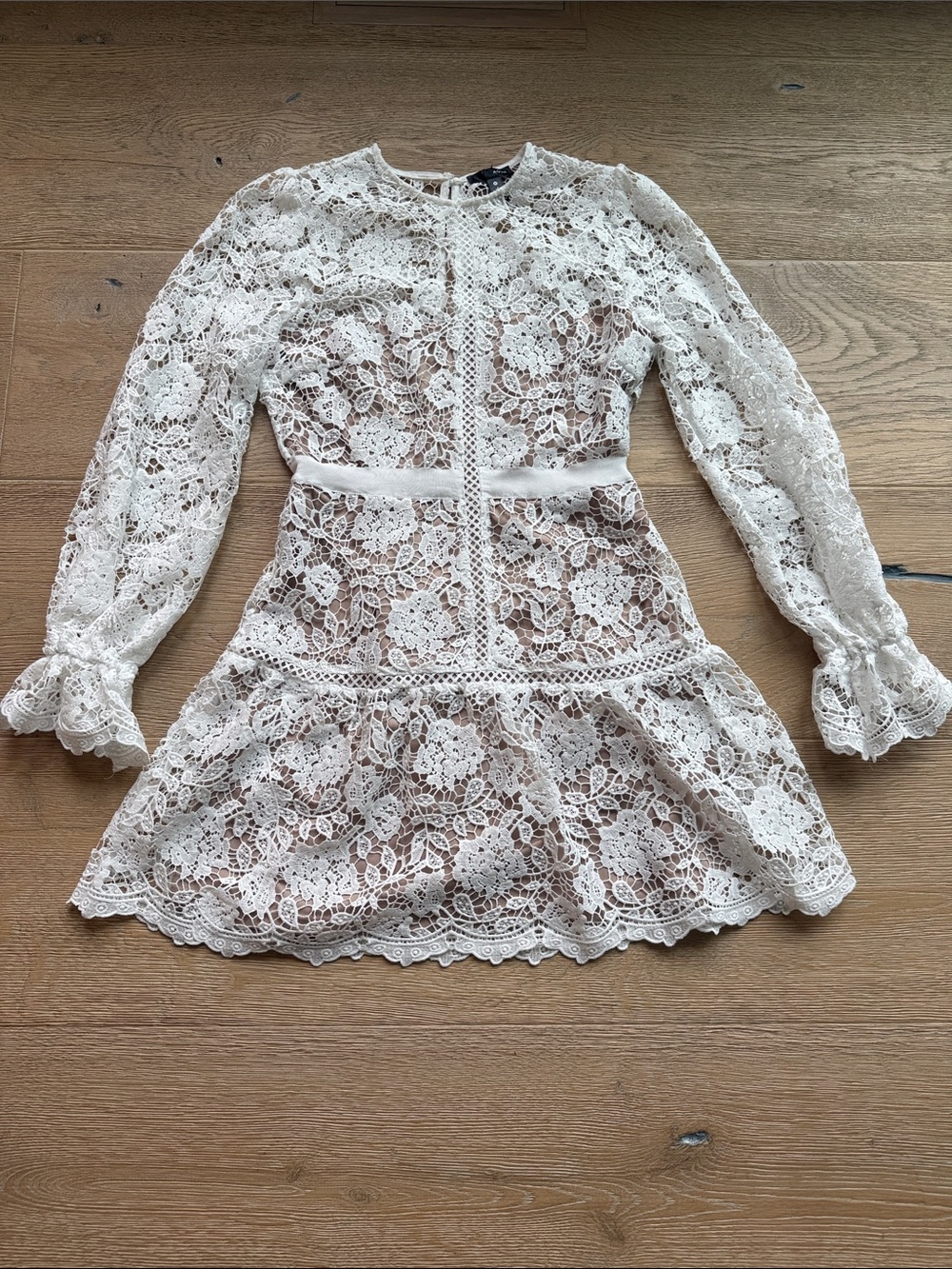 Feminine Floral Lace Long Sleeve Mini Dress